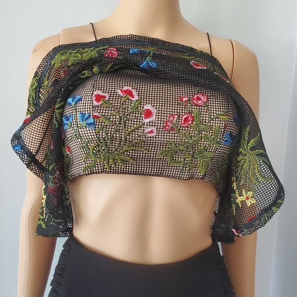 Vone Knit Embroidered Cropped Top Size Small NWT - Picture 4 of 13